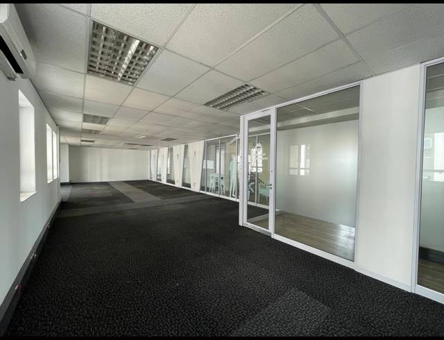 9,626M² OFFICE FOR SALE IN BRYANSTON